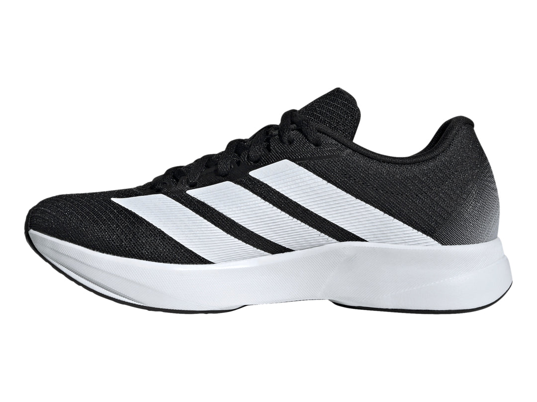 Tenis deportivos Adidas Duramo RC2 color negro con franjas y suela blanca.