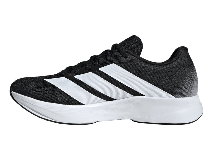 Tenis deportivos Adidas Duramo RC2 color negro con franjas y suela blanca.