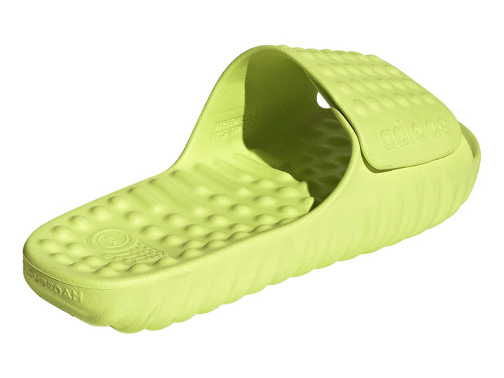 Sandalia Adidas Adissage 360Rec de color verde neón con suela y plantilla texturizada.