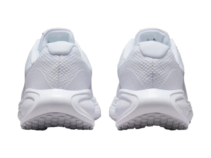 Tenis Nike Revolution 8 de color blanco, vista lateral, diseño deportivo con malla transpirable.