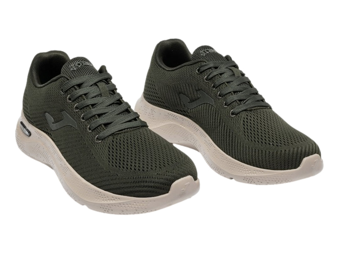 Tenis deportivos Joma Corinto en color khaki con suela beige y tejido de malla transpirable.