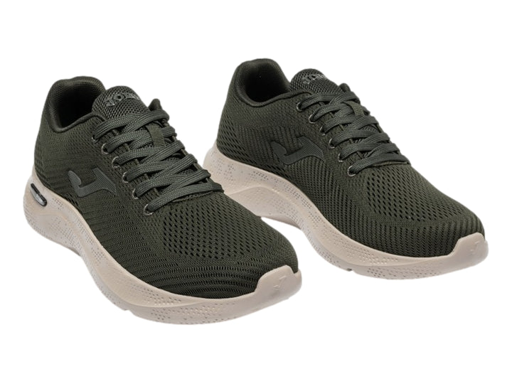 Tenis deportivos Joma Corinto en color khaki con suela beige y tejido de malla transpirable.