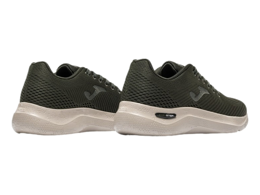 Tenis deportivos Joma Corinto en color khaki con suela beige y tejido de malla transpirable.