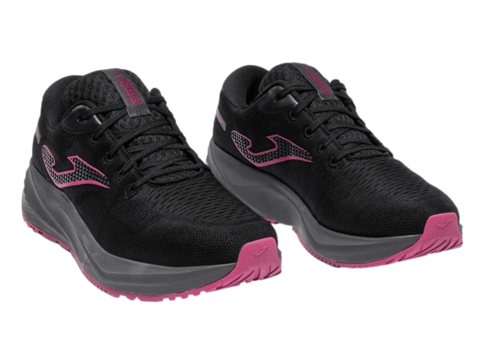 Tenis deportivos Joma Neon color negro con suela gris y detalles en rosa.