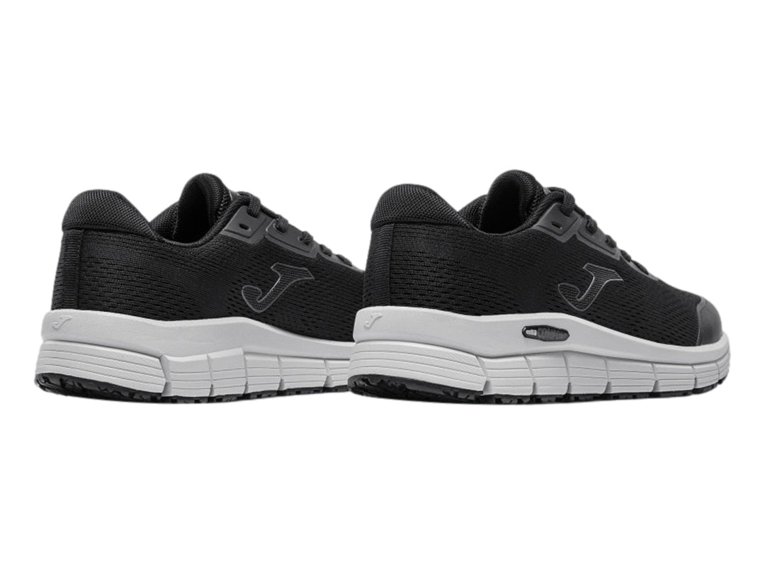 Tenis deportivos Joma Zen 2601 en color negro con suela gris claro.