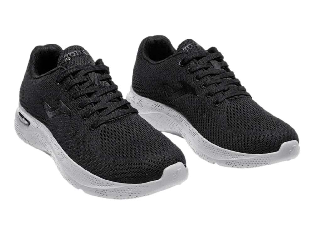 Tenis deportivos Joma Corinto color negro con suela blanca.