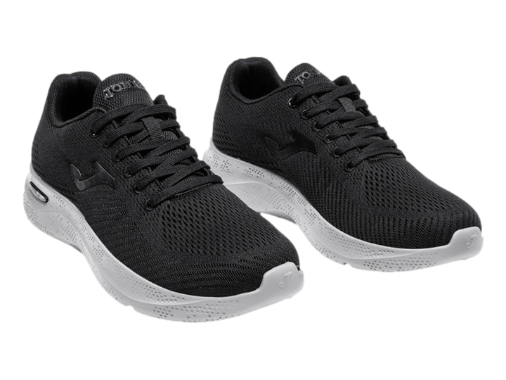 Tenis deportivos Joma Corinto color negro con suela blanca.