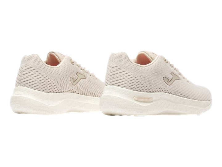 Tenis deportivos Joma Corinto color beige con tejido de malla y suela blanca.