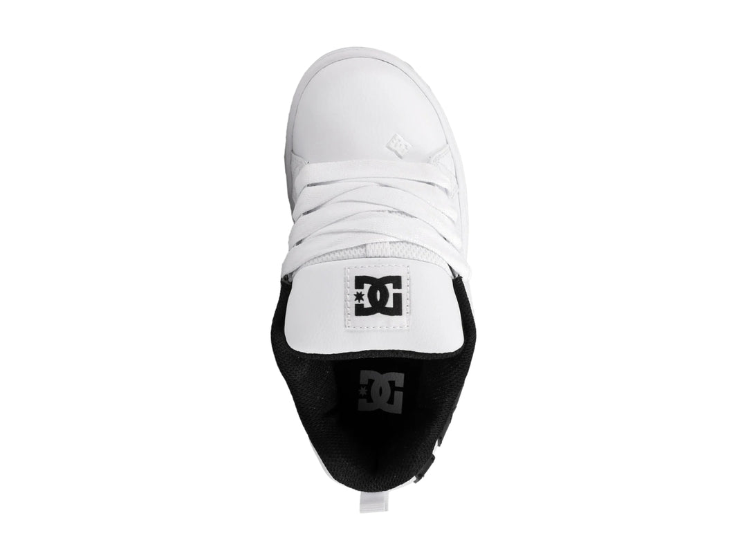 Tenis DC Shoes Court Graffik blancos con detalles y suela negra.