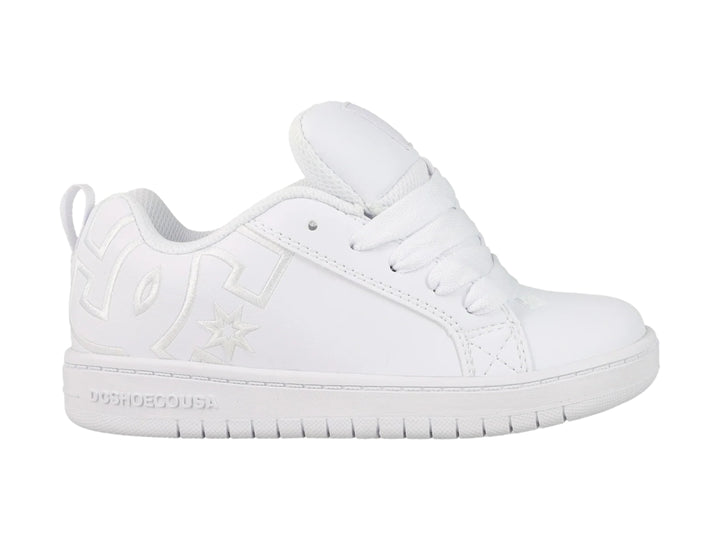 Tenis DC Shoes Court Graffik color blanco total con suela y cordones blancos.