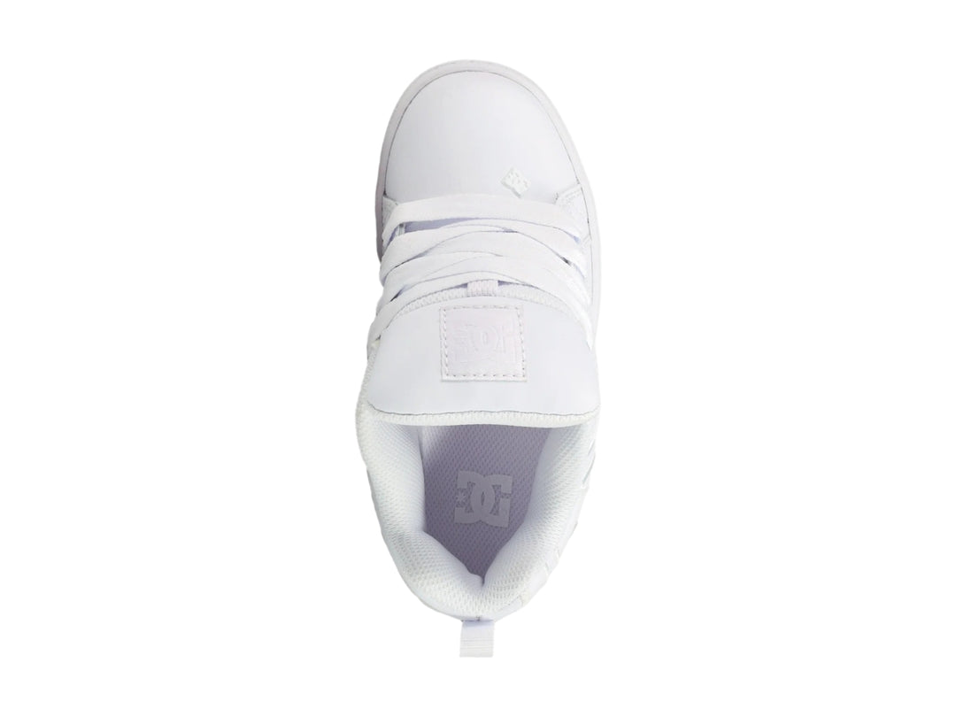 Tenis DC Shoes Court Graffik color blanco total con suela y cordones blancos.
