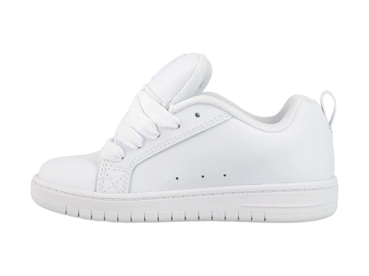 Tenis DC Shoes Court Graffik color blanco total con suela y cordones blancos.