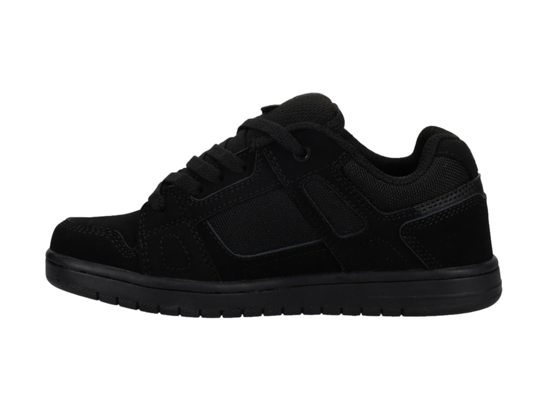 Tenis DC Shoes Stag en color negro total, vista lateral.