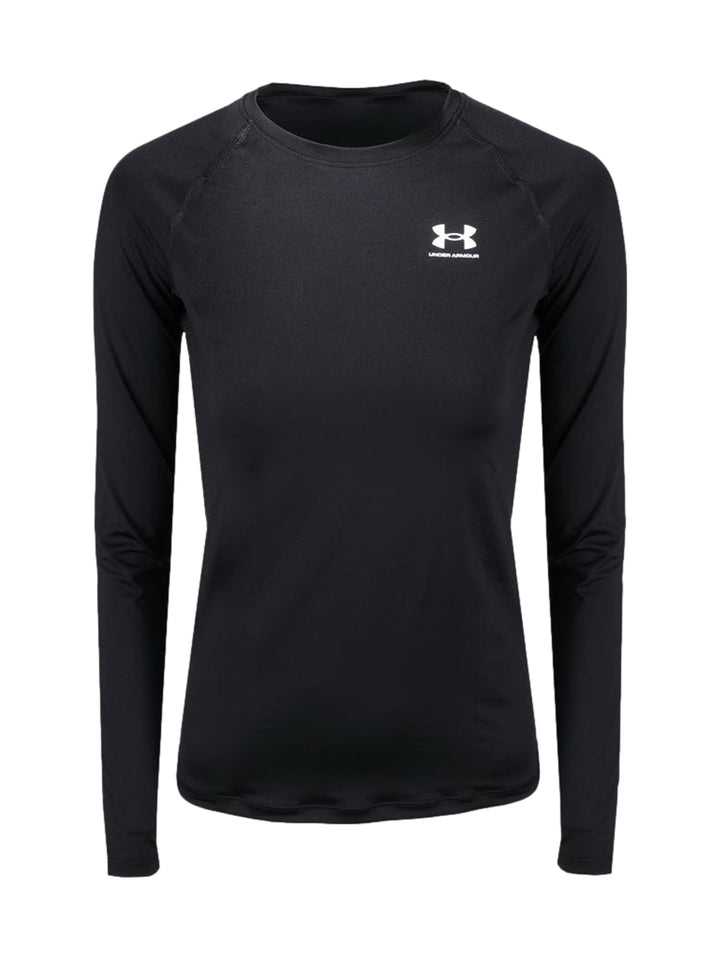 Mujer vistiendo playera deportiva negra de manga larga Under Armour HeatGear.