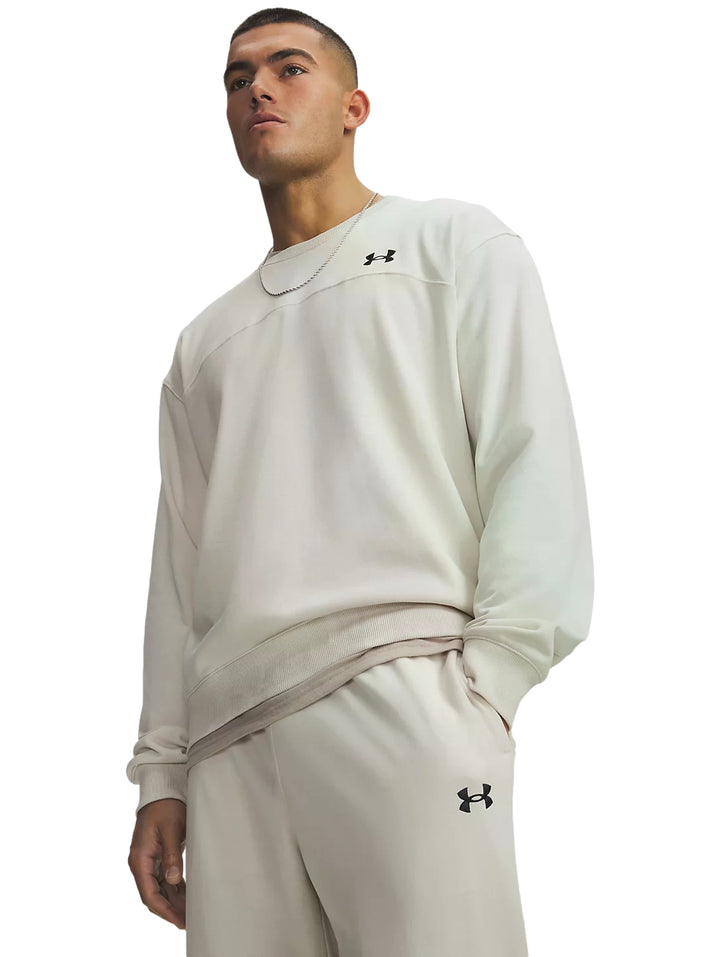 Sudadera Under Armour Rival LW Crew en color blanco summit white para hombre.