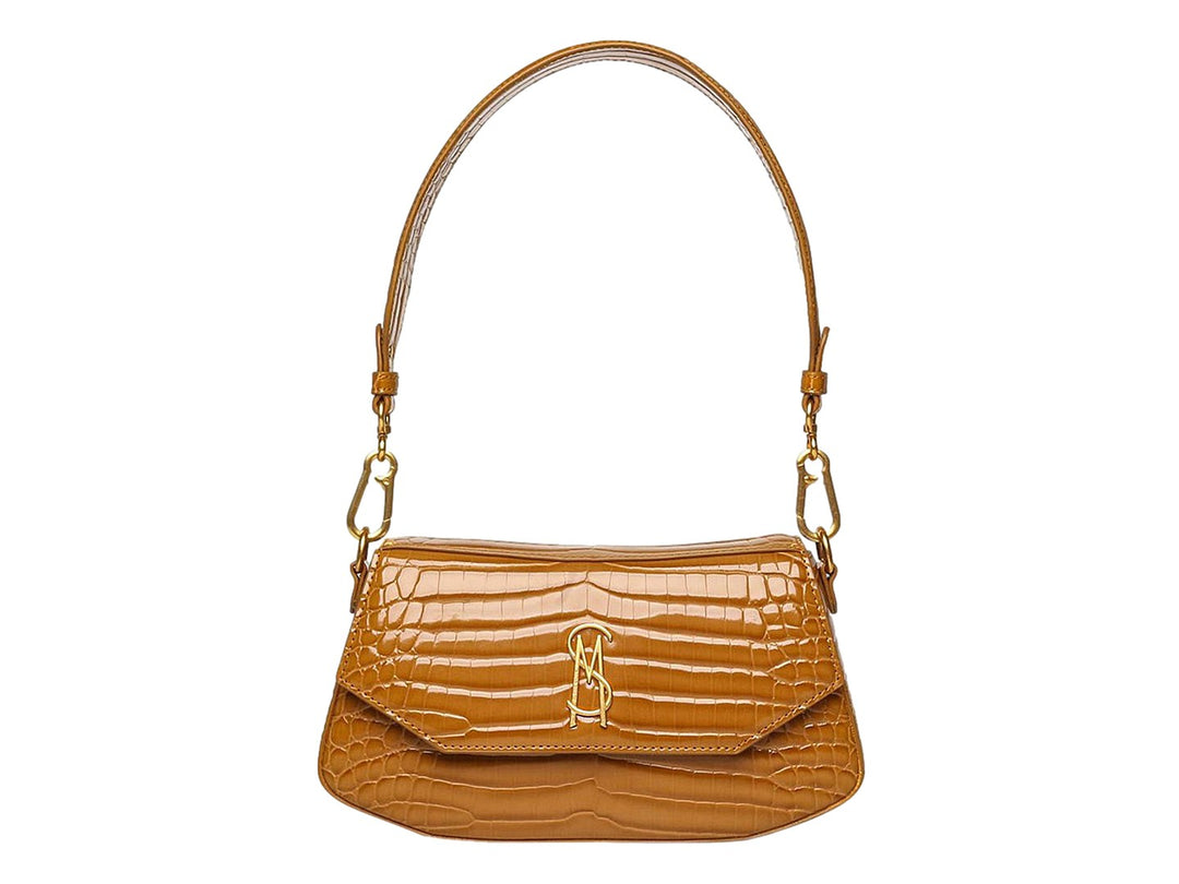 Bolsa Steve Madden color camel con textura de cocodrilo, asa superior y detalles metálicos dorados.