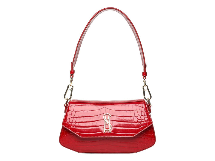 Bolsa de hombro Steve Madden color rojo con textura de piel de cocodrilo y herrajes dorados.