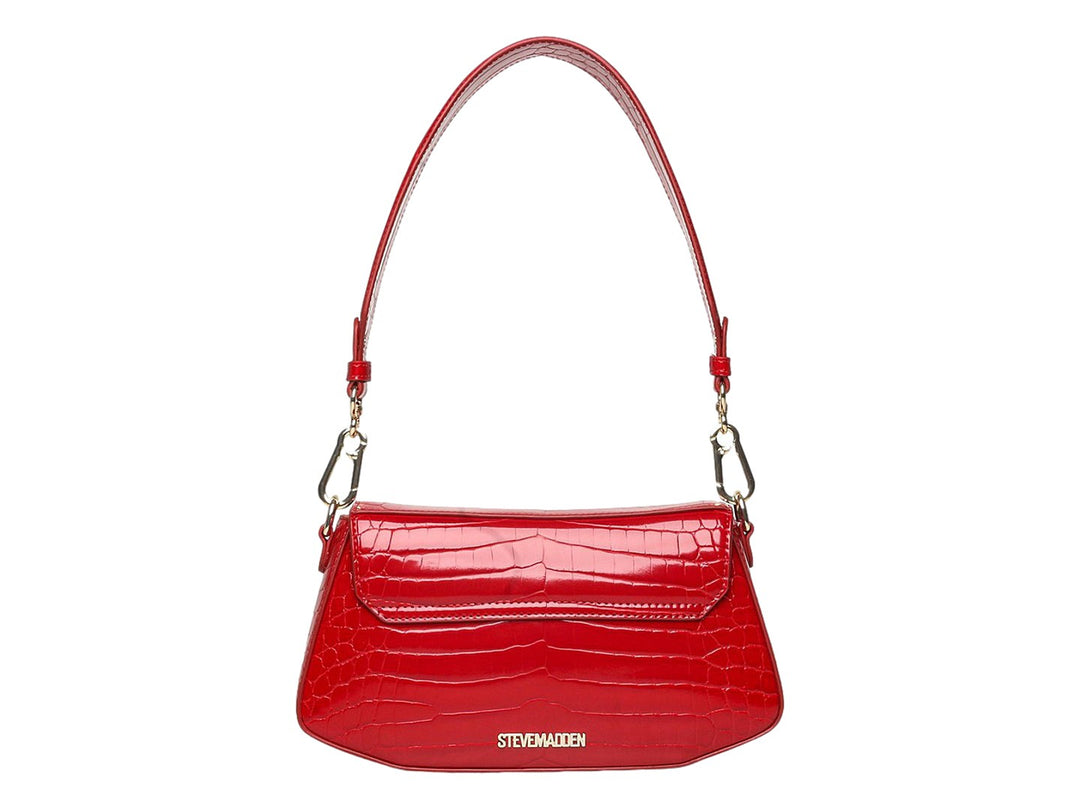 Bolsa de hombro Steve Madden color rojo con textura de piel de cocodrilo y herrajes dorados.