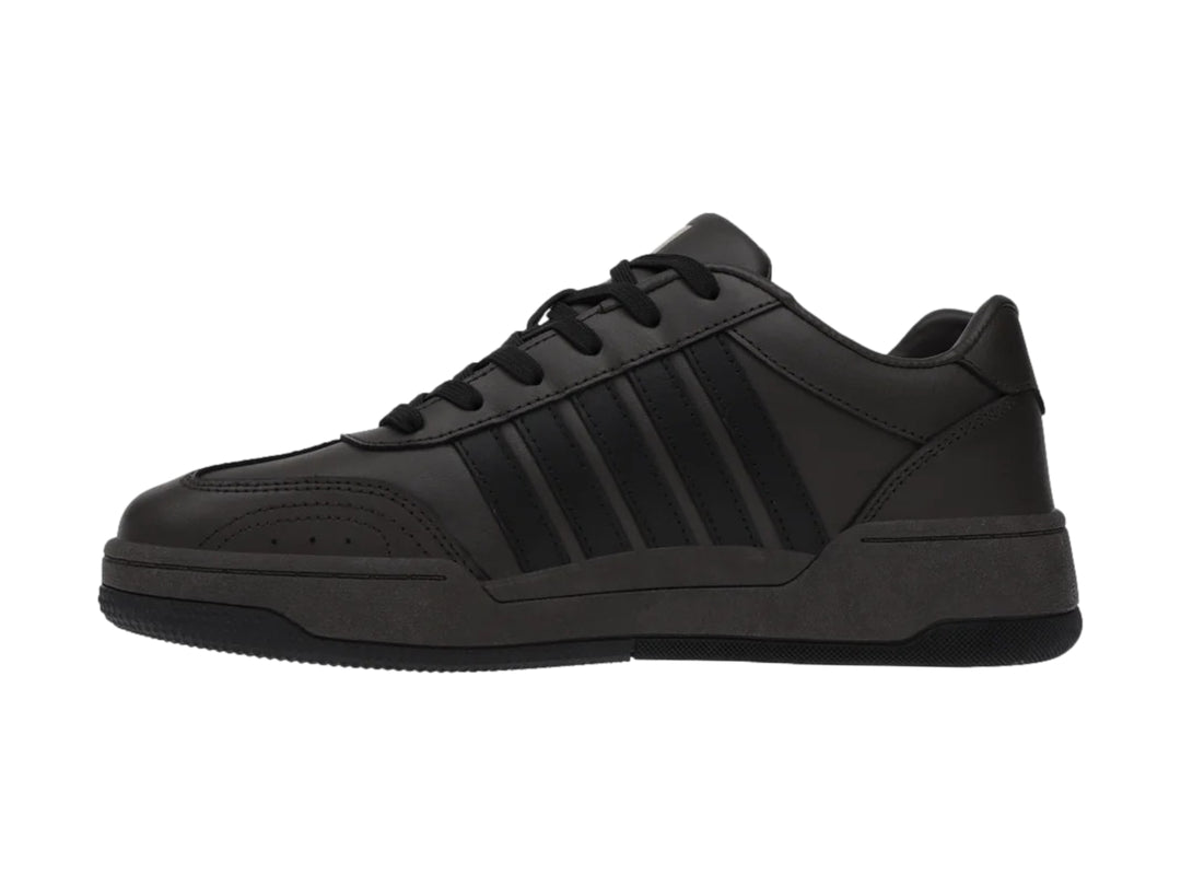 Tenis K-Swiss Morgan Court en color café oscuro y negro, vista lateral.
