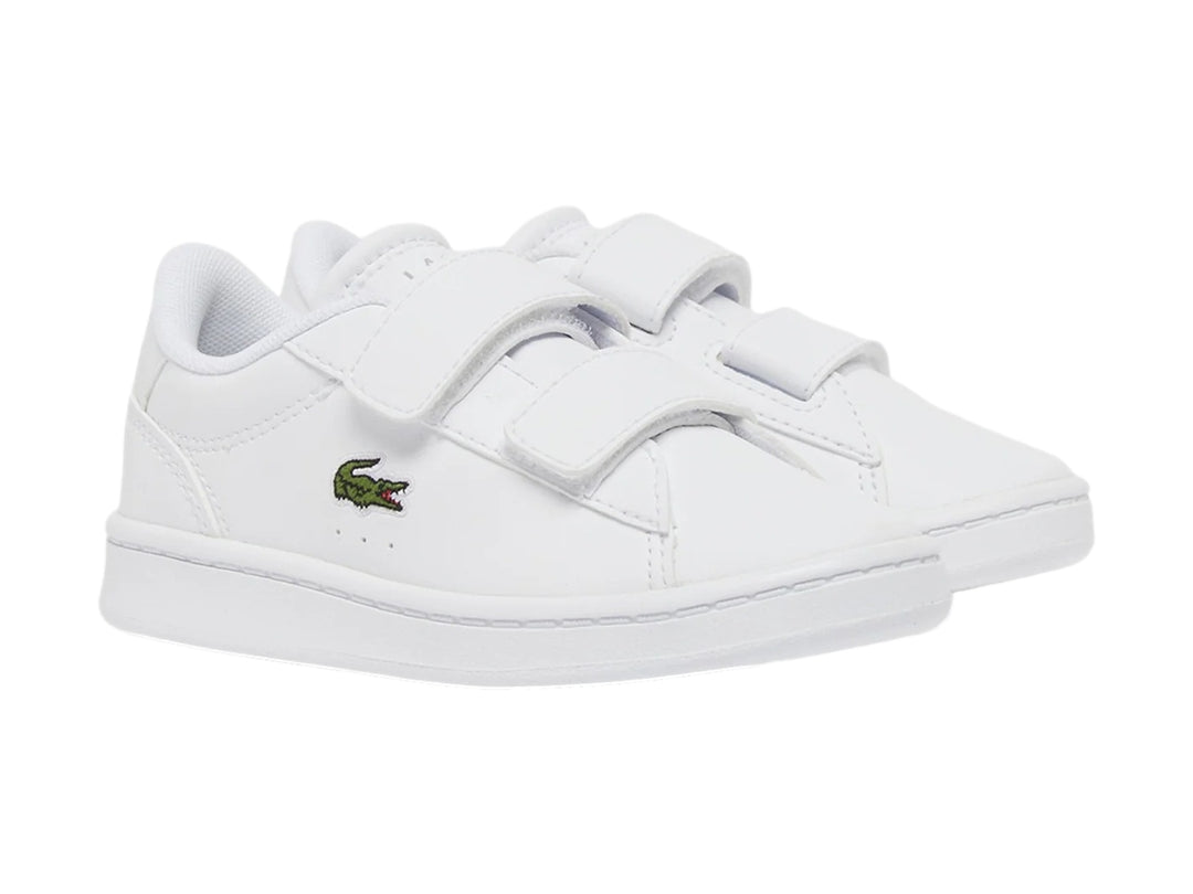 Tenis blancos Lacoste Carnaby Set con cierre de velcro y logotipo del cocodrilo en el costado.