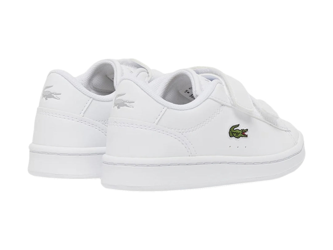 Tenis blancos Lacoste Carnaby Set con cierre de velcro y logotipo del cocodrilo en el costado.