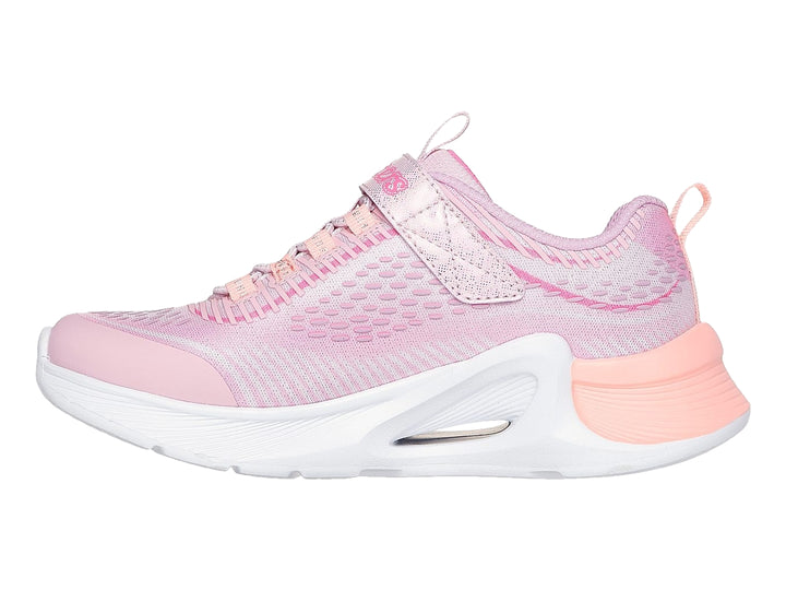 Tenis deportivos Skechers color rosa con suela blanca y correa ajustable.