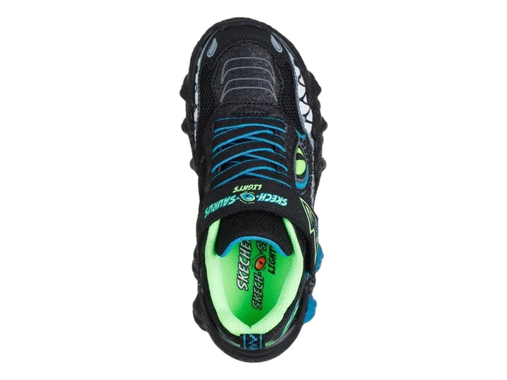 Tenis negros Skechers con diseño de dinosaurio y luces LED azules en la suela.