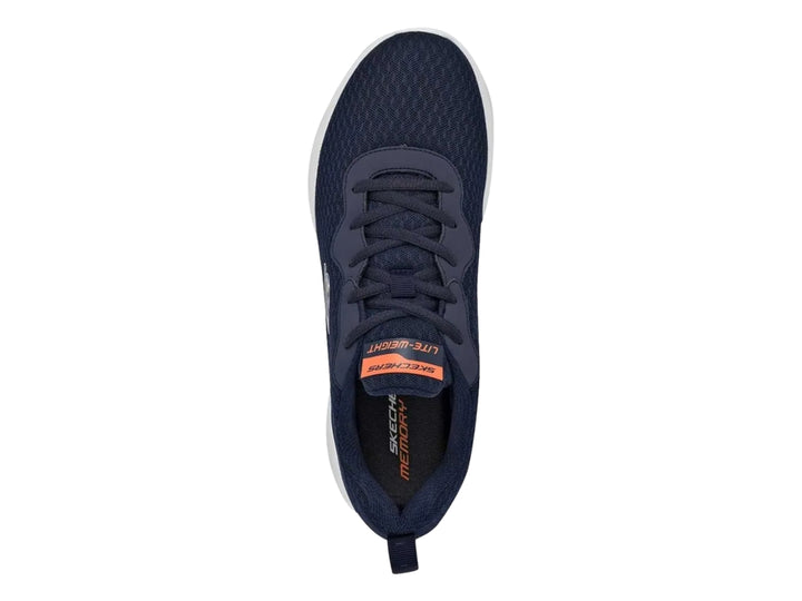 Tenis deportivos Skechers color navy con suela blanca y detalle naranja en la lengüeta.