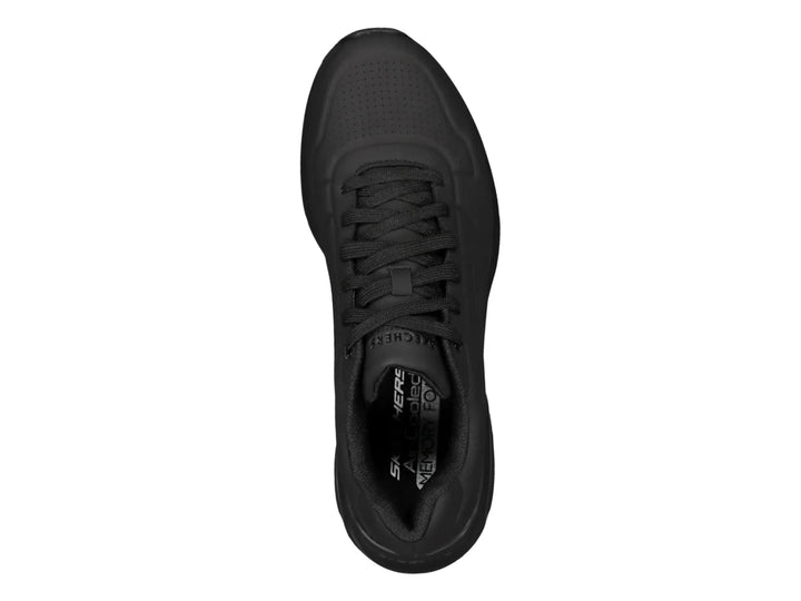 Tenis deportivos Skechers para hombre en color negro con suela amortiguada y acabado mate.