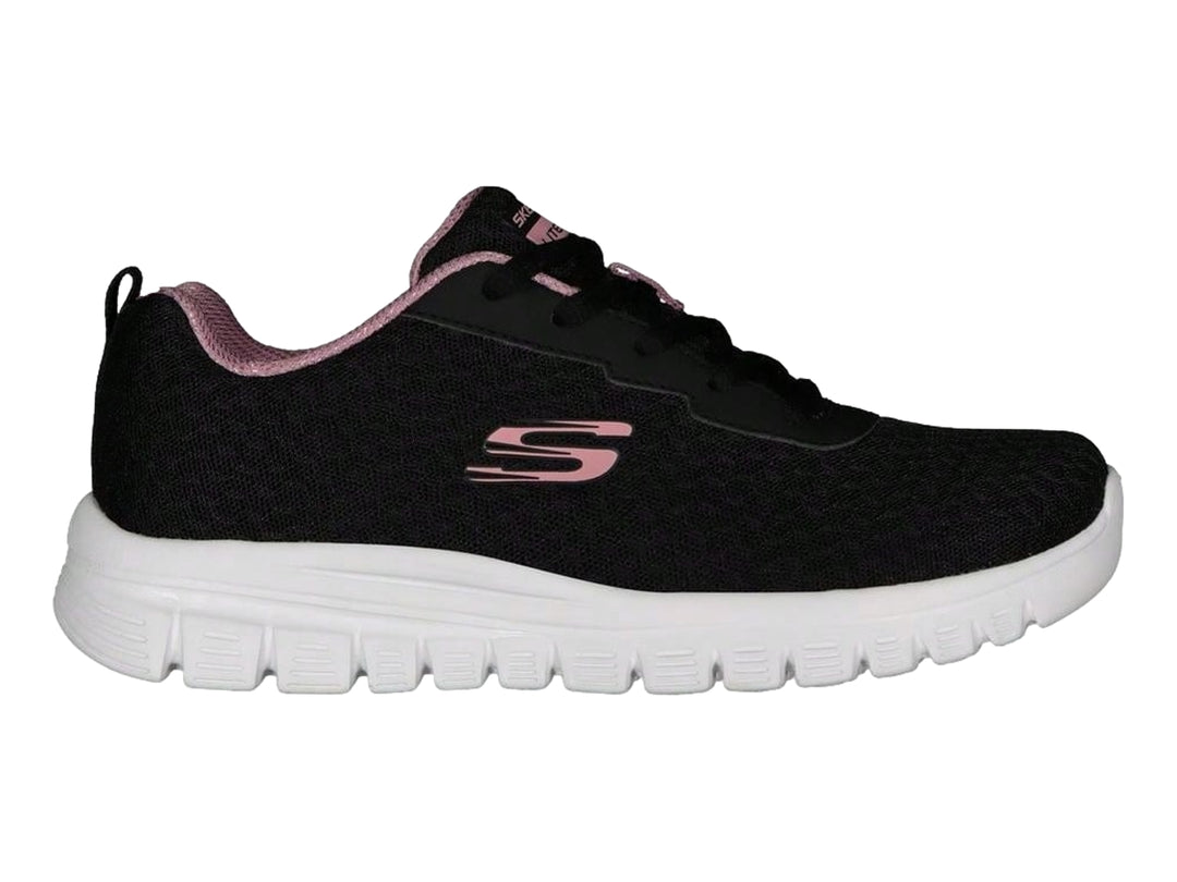 Tenis deportivos Skechers para mujer en color negro con suela blanca y detalles en rosa.