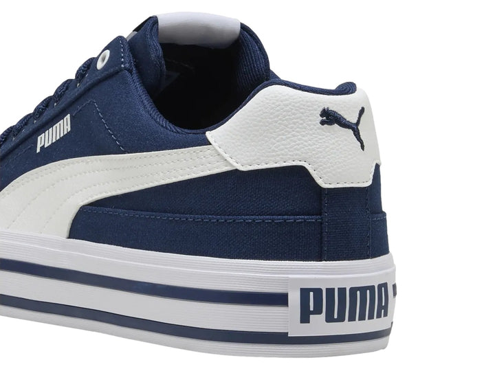 Tenis PUMA Court Classic Vulc FS en color azul persa con suela blanca y detalles en blanco.