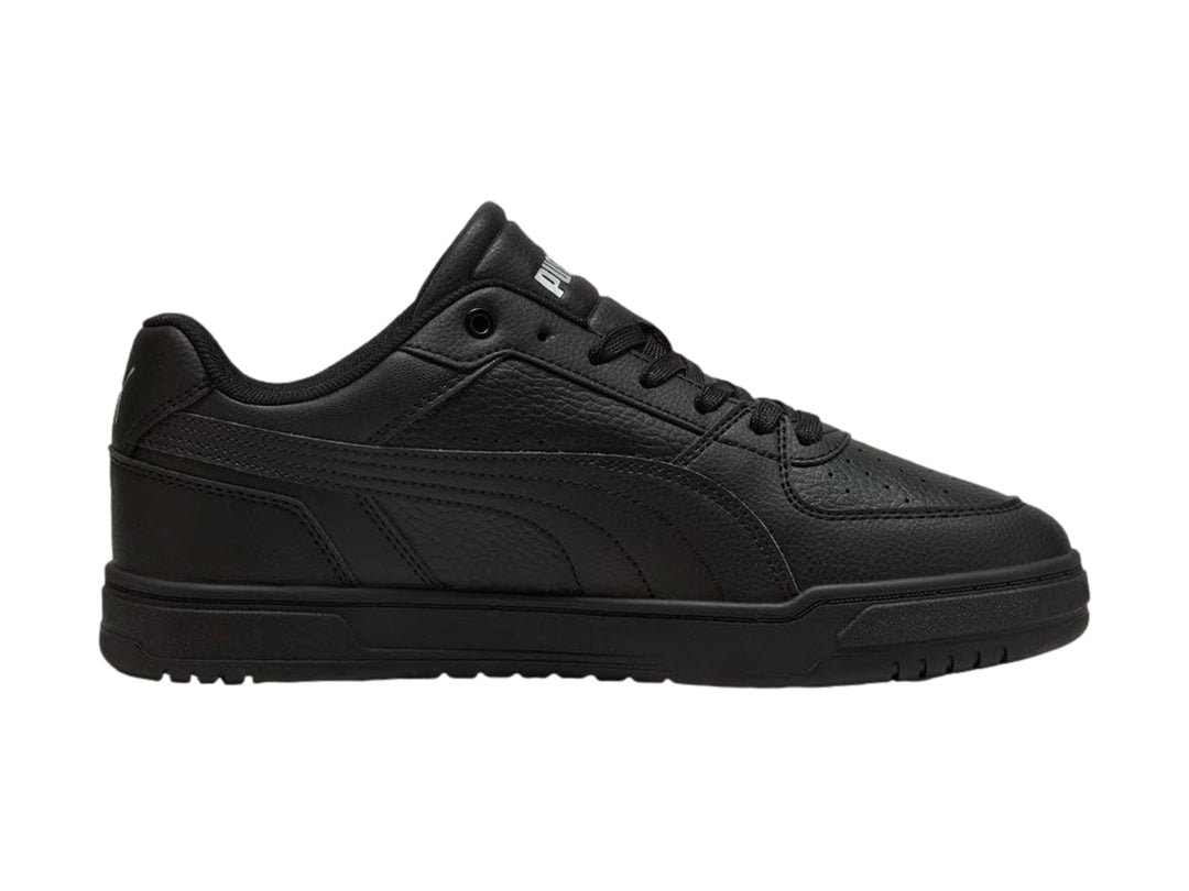 Tenis Puma Caven III color negro, vista lateral, diseño deportivo y casual.