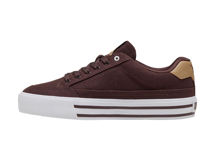 Tenis PUMA Court Classic Vulc color chocolate y taupe con suela blanca.