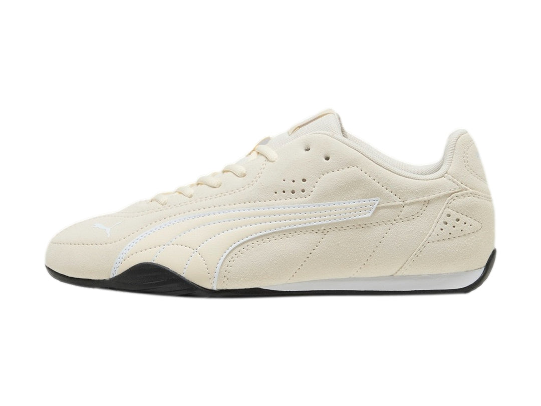 Tenis PUMA Catch SD color blanco alpino con franja lateral blanca y suela negra.