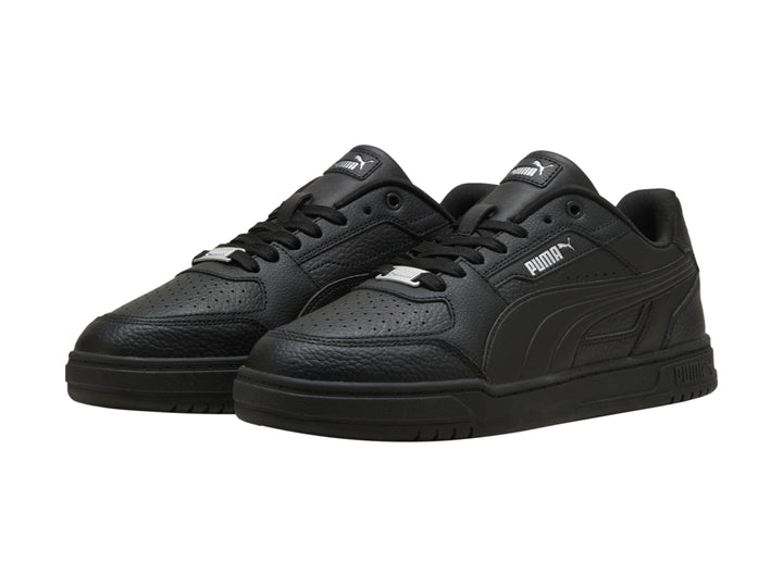 Tenis Puma Caven III Plus color negro, vista lateral sobre fondo blanco.