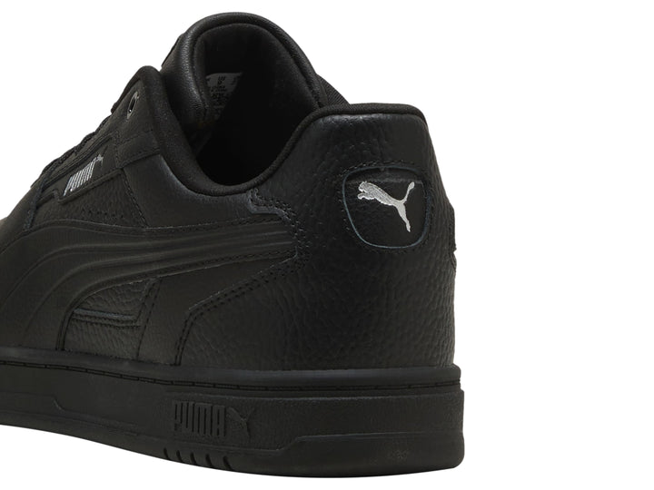 Tenis Puma Caven III Plus color negro, vista lateral sobre fondo blanco.