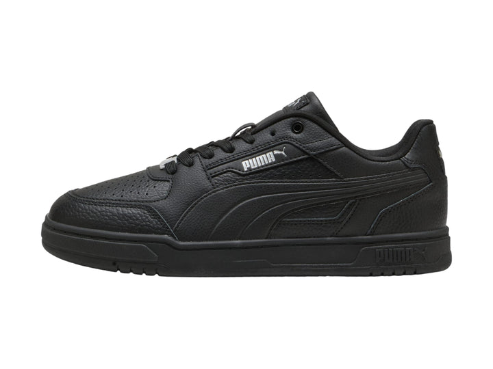 Tenis Puma Caven III Plus color negro, vista lateral sobre fondo blanco.