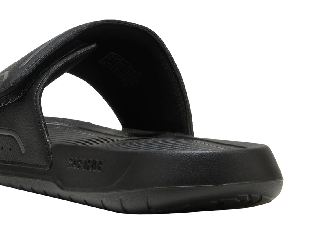 Sandalia PUMA RoyalCat Comfort 2 de color negro, vista lateral sobre fondo blanco.