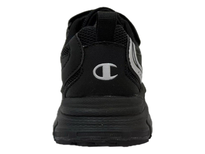 Tenis Champion Chrome Retro color negro con detalles plateados, suela gruesa y cierre de velcro.