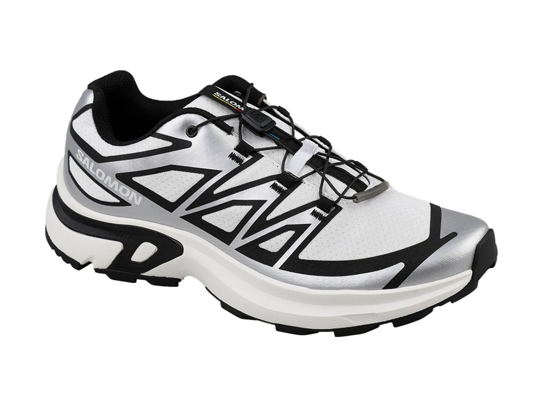 Tenis deportivos Salomon XT-EVR en color blanco con detalles y suela en negro.