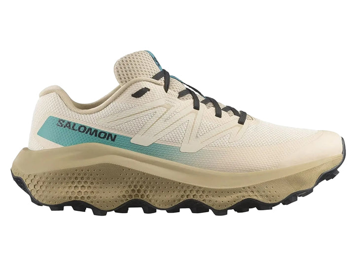 Tenis deportivos Salomon Ultra Flow 2 color café claro con detalles turquesa y suela negra.
