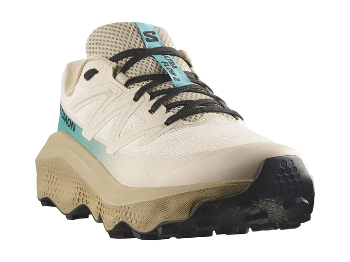 Tenis deportivos Salomon Ultra Flow 2 color café claro con detalles turquesa y suela negra.