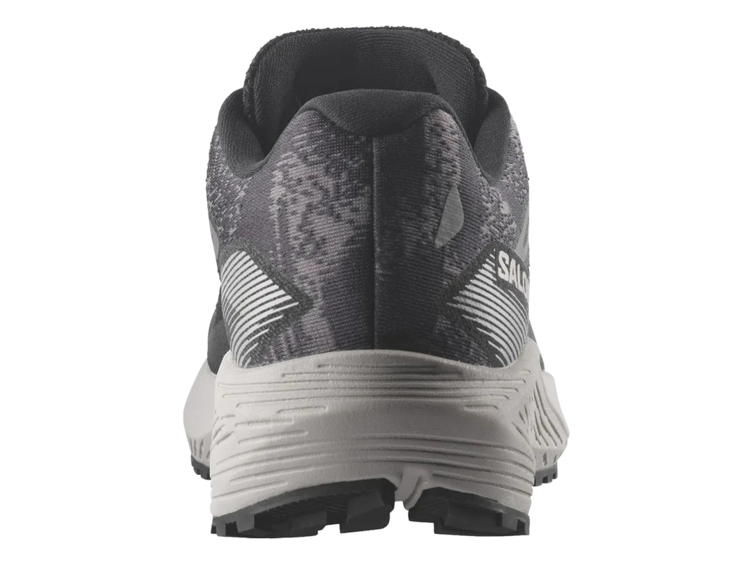 Tenis deportivos Salomon Aero Flow color gris con suela blanca y detalles en blanco.