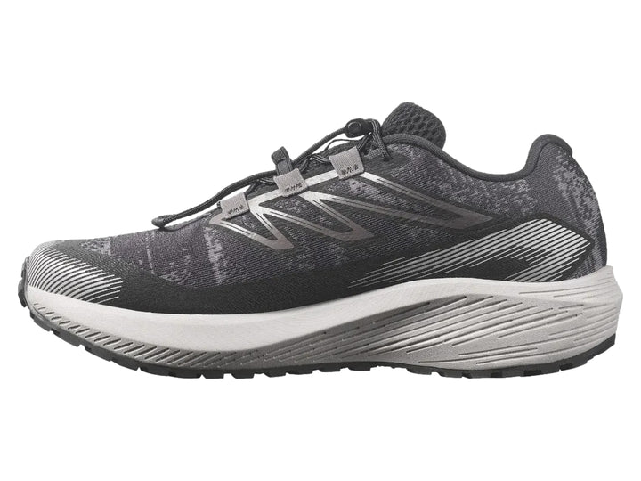 Tenis deportivos Salomon Aero Flow color gris con suela blanca y detalles en blanco.