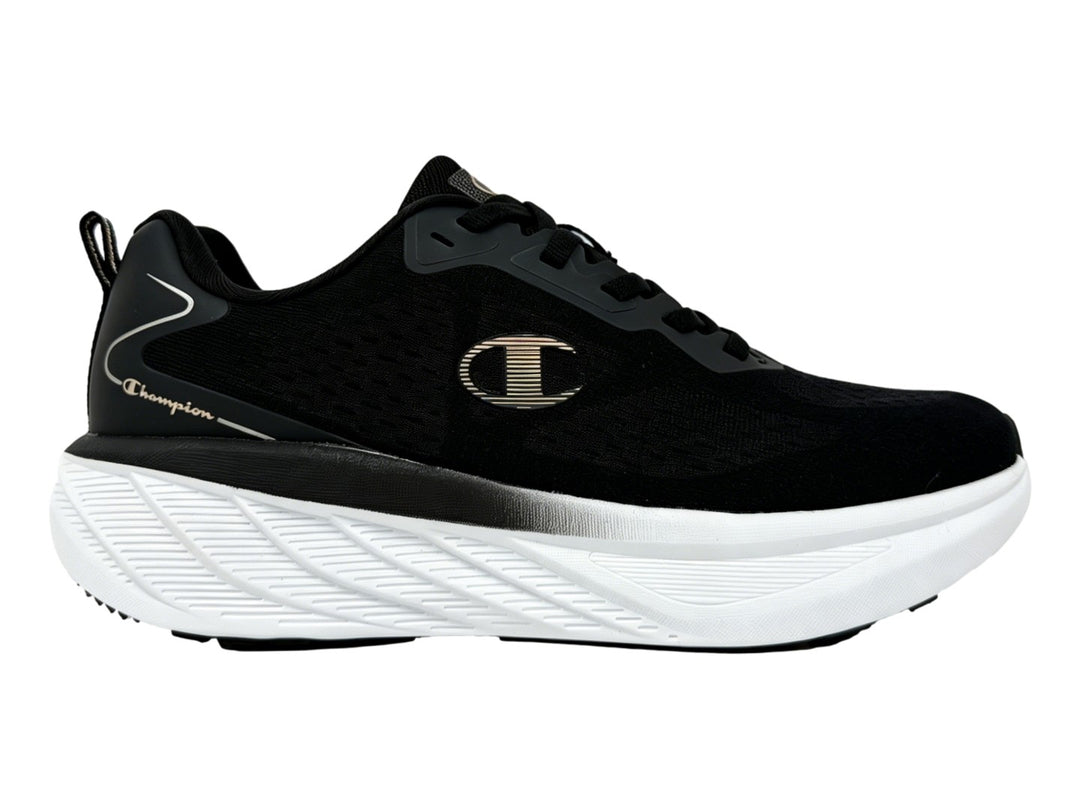 Tenis Champion Cross Kicks en color negro con suela blanca y detalles dorados