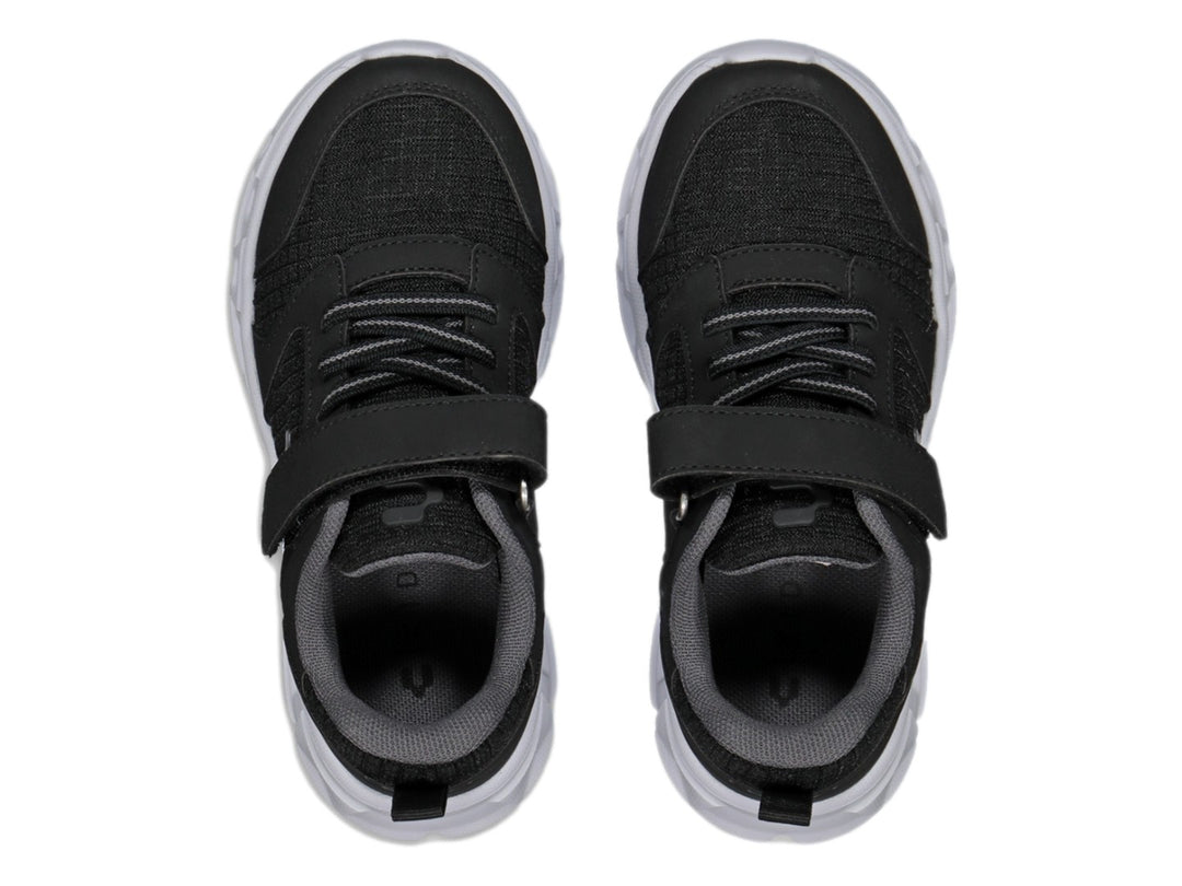 Tenis Charly Light Sport en color negro con suela blanca y cierre de velcro