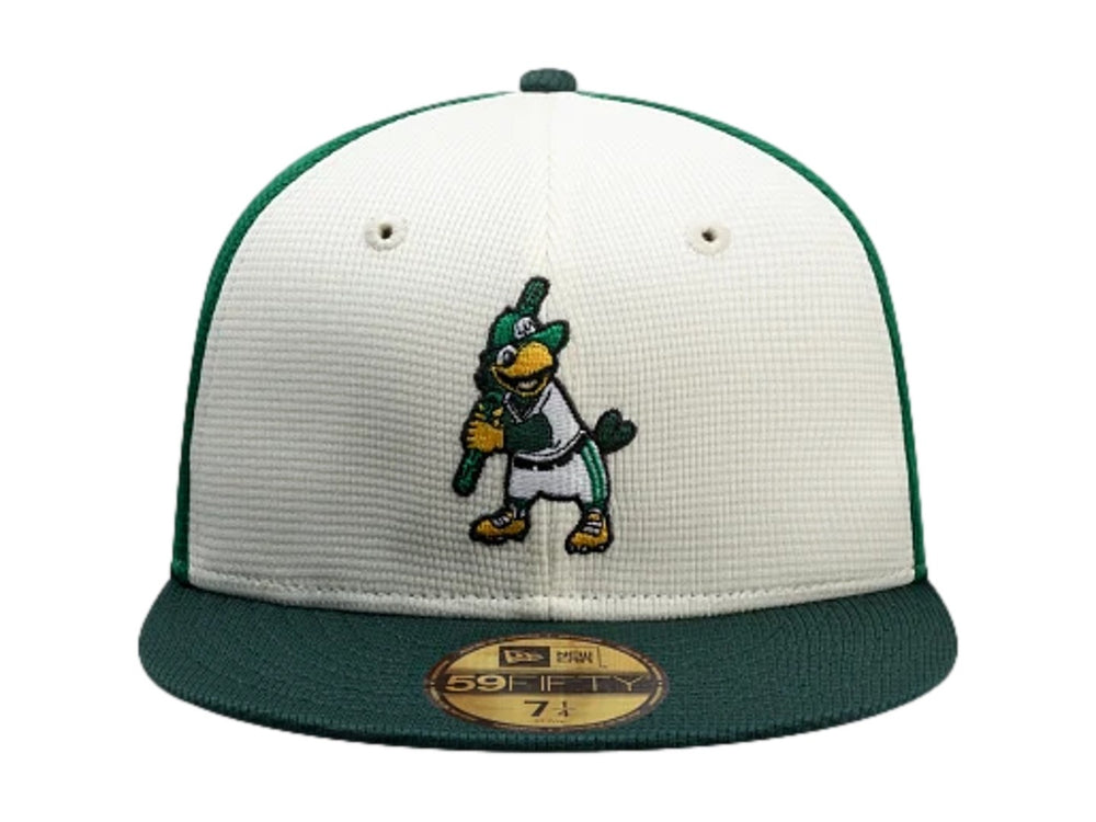 Gorra New Era 59Fifty con visera y parte trasera en verde oscuro y panel frontal blanco con bordado de mascota.