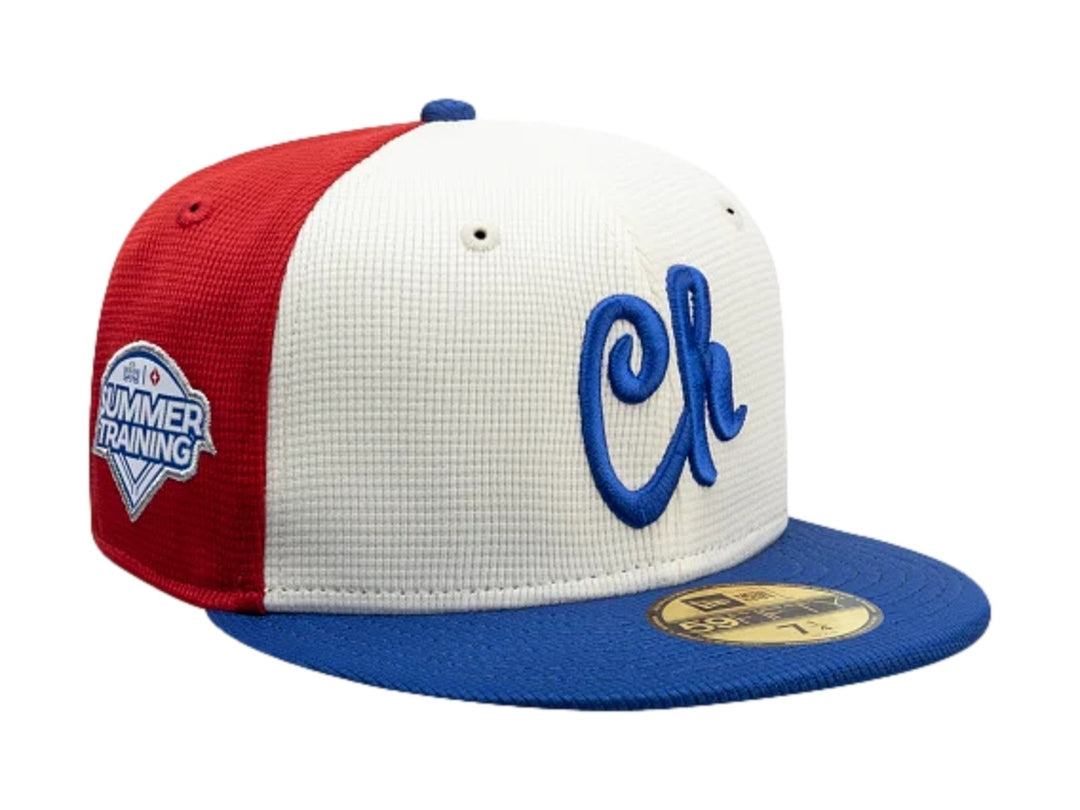 Gorra New Era 59FIFTY tricolor en blanco, rojo y azul con visera plana y bordado frontal azul.