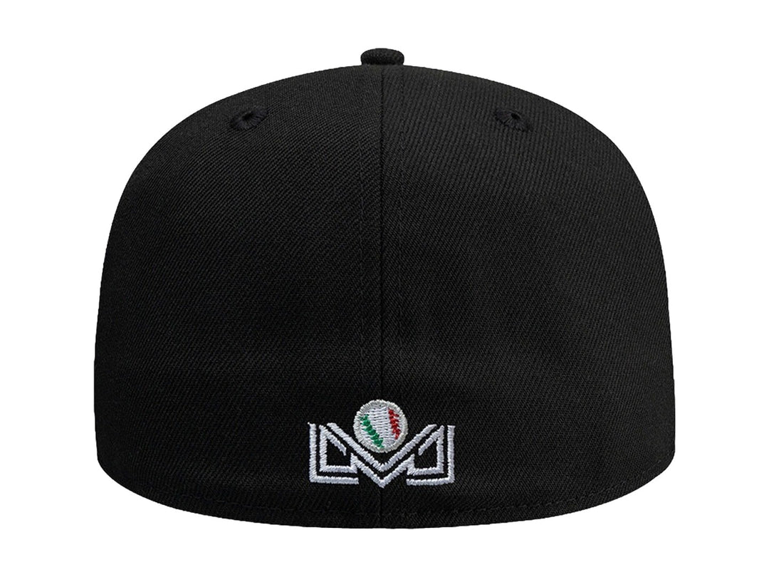 Gorra New Era 59Fifty color negro con letra H bordada en color naranja en el frente y visera plana.