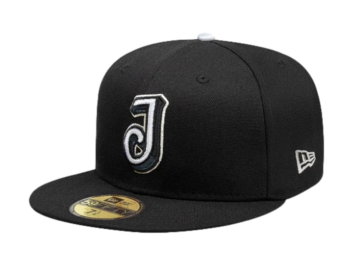Gorra New Era 59FIFTY color azul oscuro con visera plana y letra J bordada en el frente.